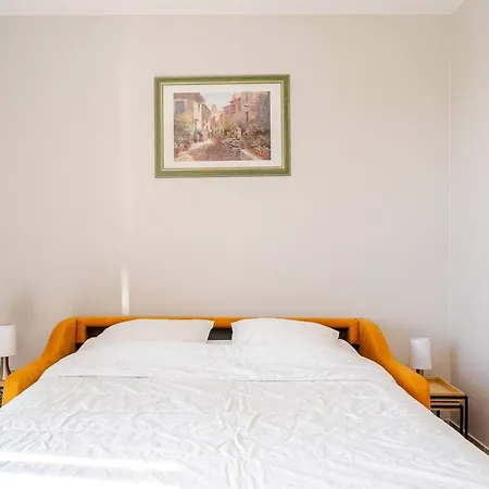 Renove Au Coeur Du Lavandou Avec Clim Et Terrasse - Fr-1-816-7 Appartement *